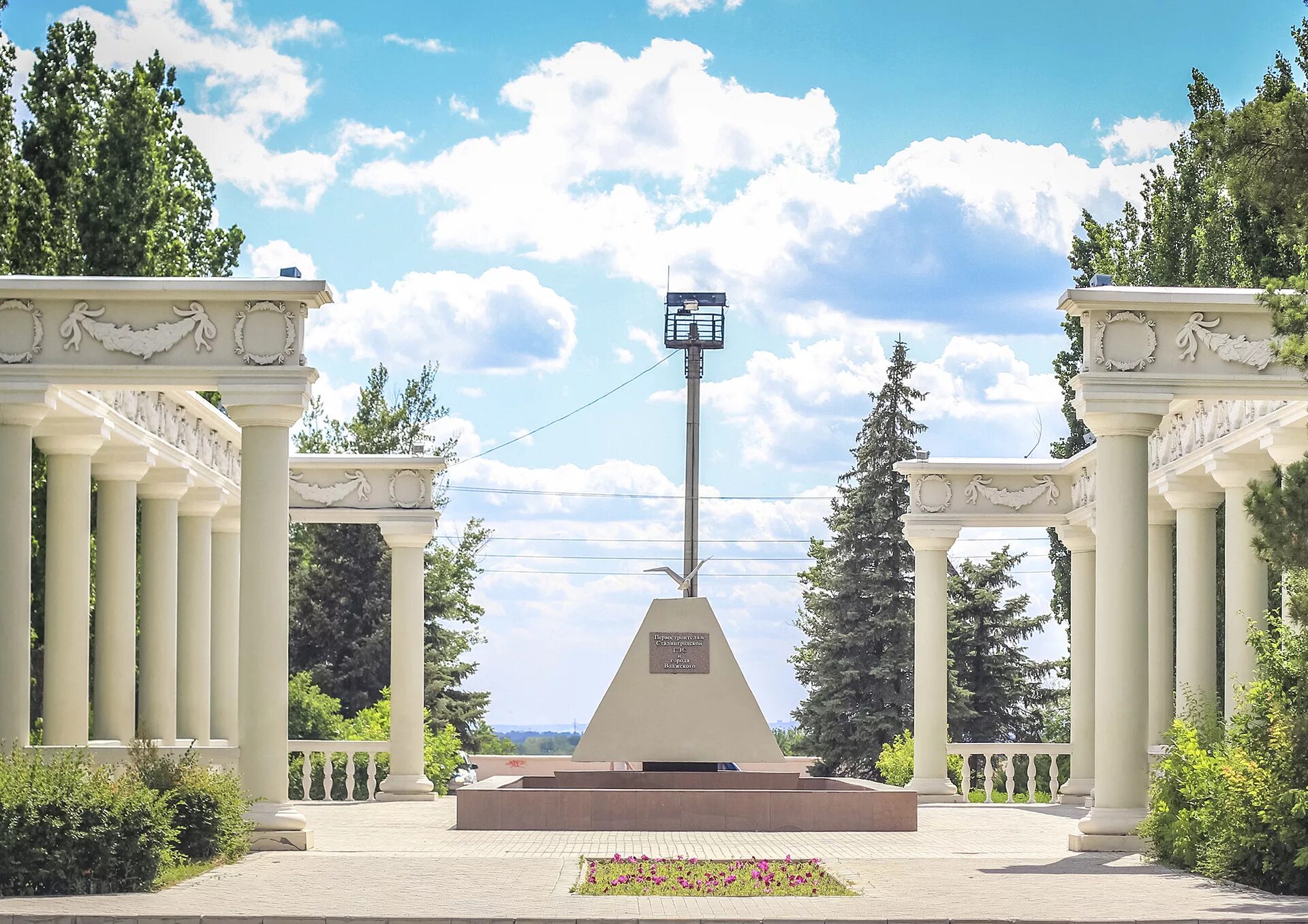 парк новый город волжский. куда сходить в волжске. молодежный парк.