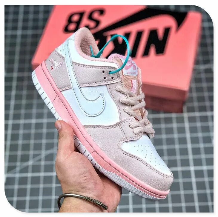 Найк с голубем. Nike Dunk SB Low Pink White. Nike SB Dunk Low розовые. Nike Dunk Pink. Nike SB Dunk Low.