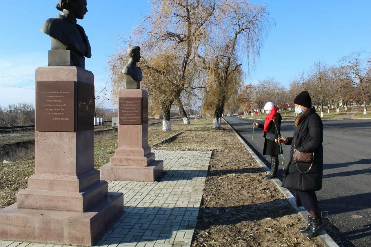 Кропоткин новочеркасск. Парк 30 летия Победы Кропоткин. Парк 30 летия Победы город Кропоткин, памятники. Парк культуры Кропоткин. Памятник в городе Кропоткин.