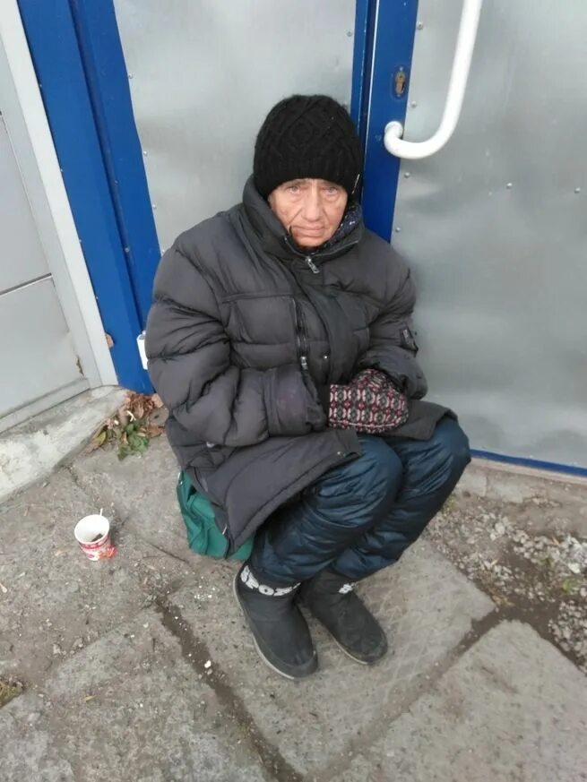 Бездомные женщины ищут жилье. Бомж новости