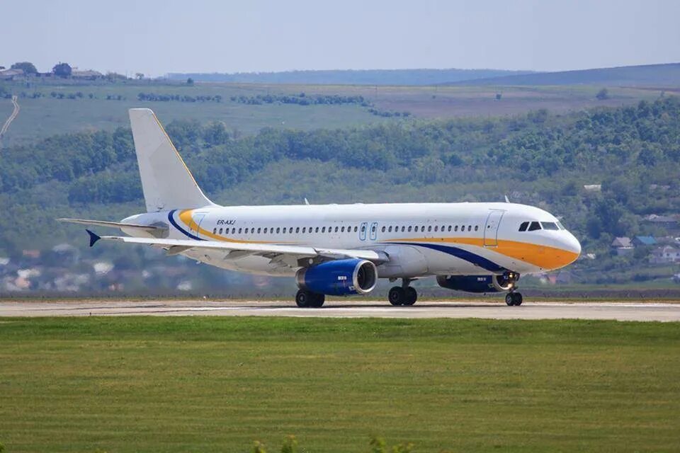 Флайоне. Самолет Флай уан. Аэробус а320 flyone. Airbus a 320 flyone Armenia. Аэробус а320 Fly one Armenia.