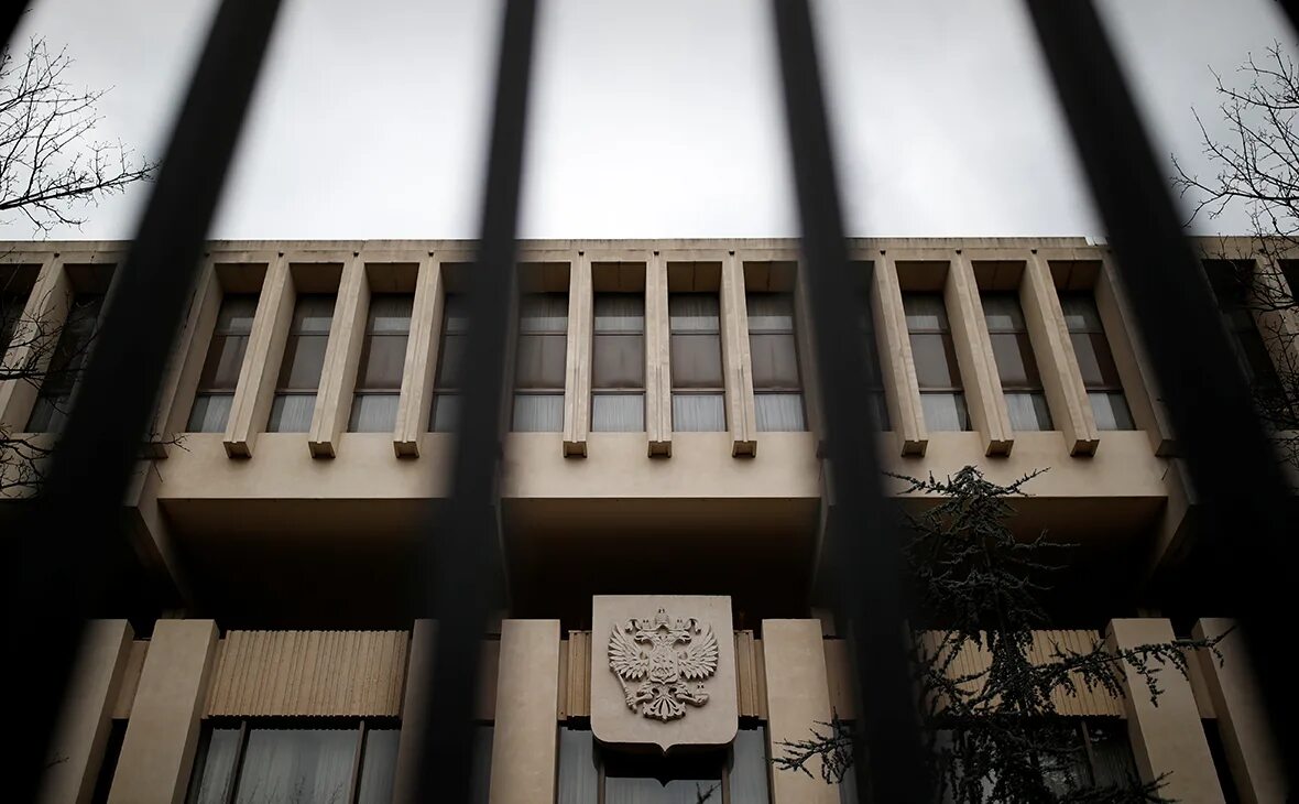 В российское посольство во франции обратился. Здание посольства франции в москве. В российское посольство во франции обратился. Посольство франции в москве нормандия неман. В российское посольство во франции обратился.