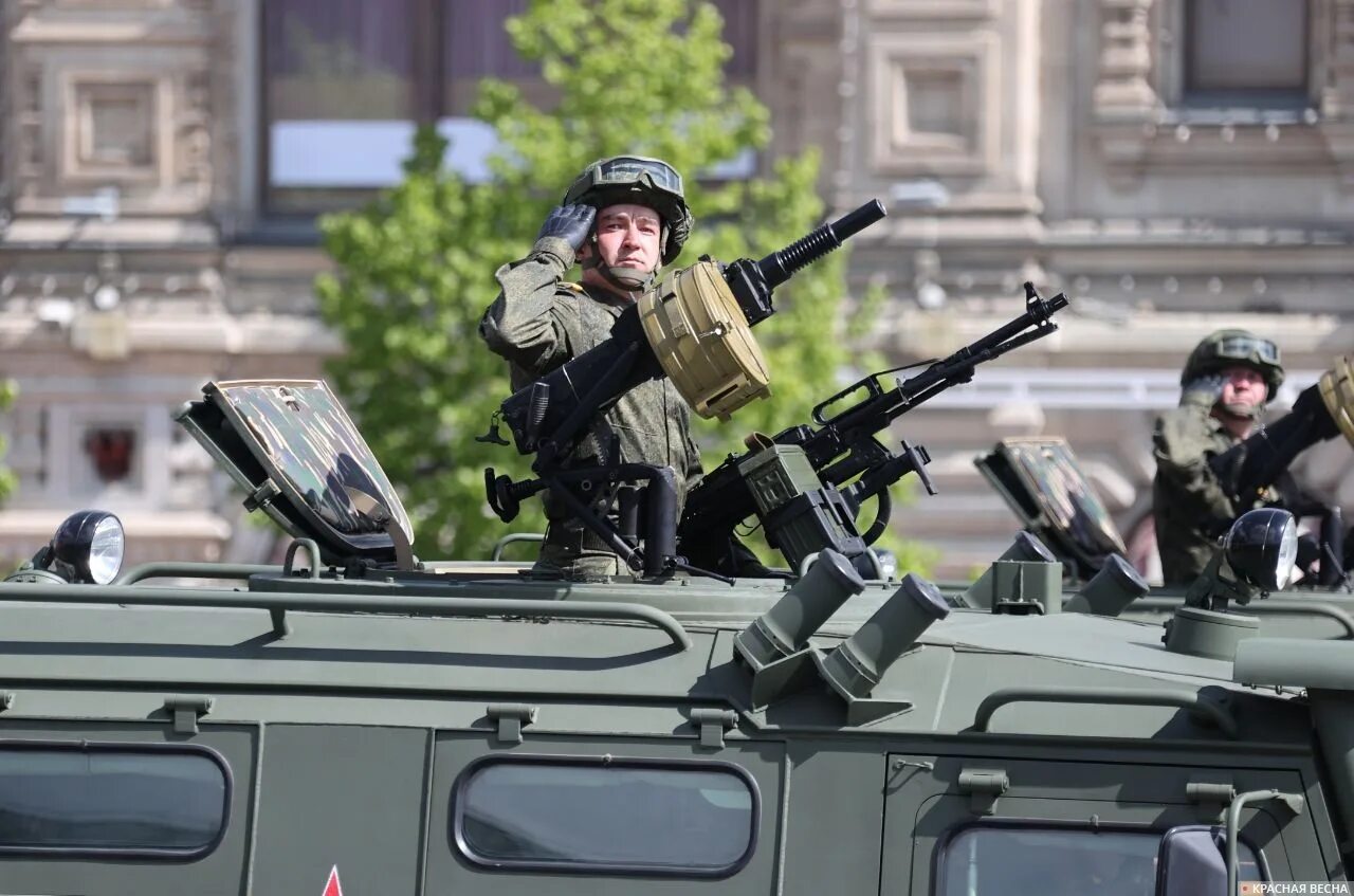 Парад военной техники в Москве. Парад Победы 2023 в Москве. Военнослужащий парад Победы в Москве фото. Техника на параде 2023. Весенний парад