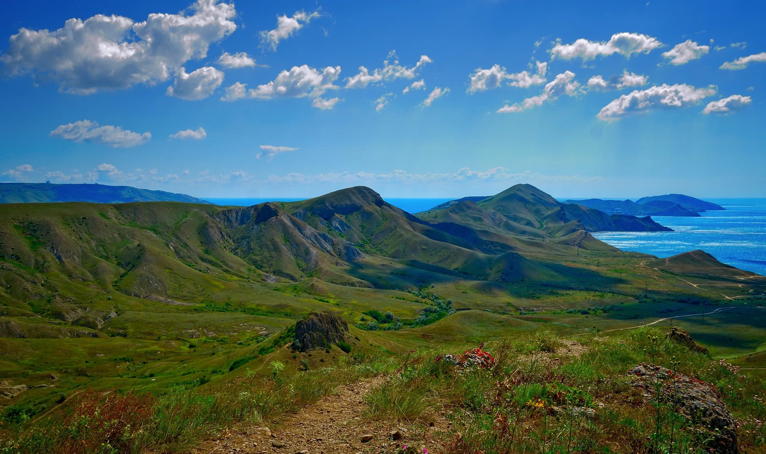 Горы, степи,равнины Крыма. Коктебель горный хребет. Холмы Крыма. Ландшафты горного Крыма. Крымские степи и крымские горы