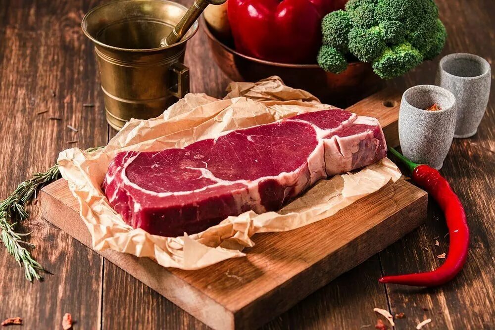 Красное мясо животных. Мясо говядина. Красивое мясо. Свежее мясо.