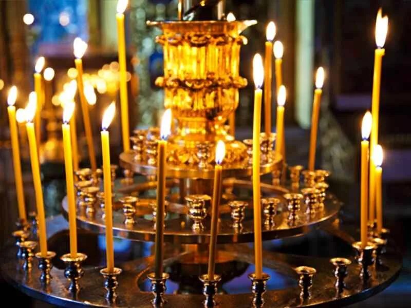 свечка в день рождения в церкви. свечка в день рождения в церкви. ставить свечку в церкви. свечка в день рождения в церкви. горящие свечи в храме.