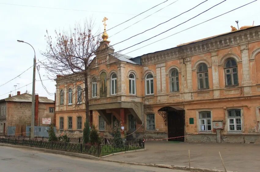 Это здание было построено екатеринбургских купцов меценатов