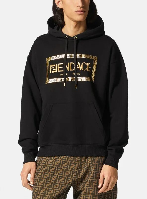 на мне только фенди худи