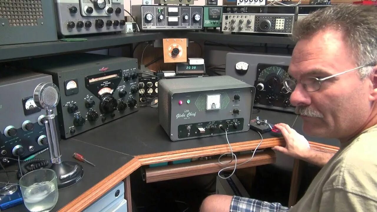 Radio transmitting. Радио морзе. sailor radio transmitter. ham radio transmitter tube. russia yl cw ham radio.