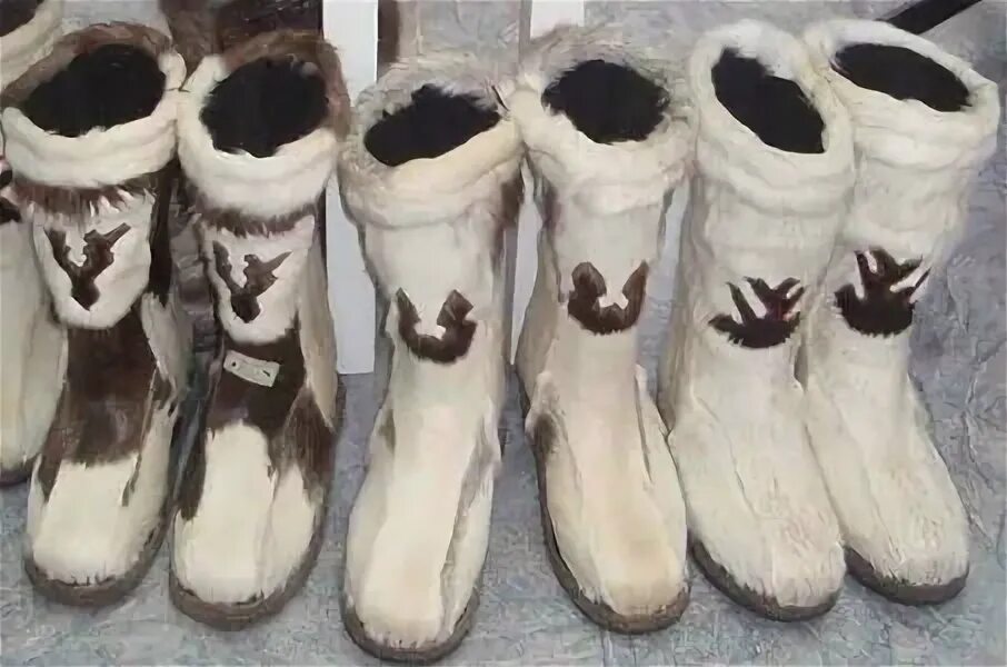 Сапоги унты женские. Оленьи обувь. Торбаса меховые сапоги народов севера. Унты из камуса оленя. Унты, кисы бурки якутские.