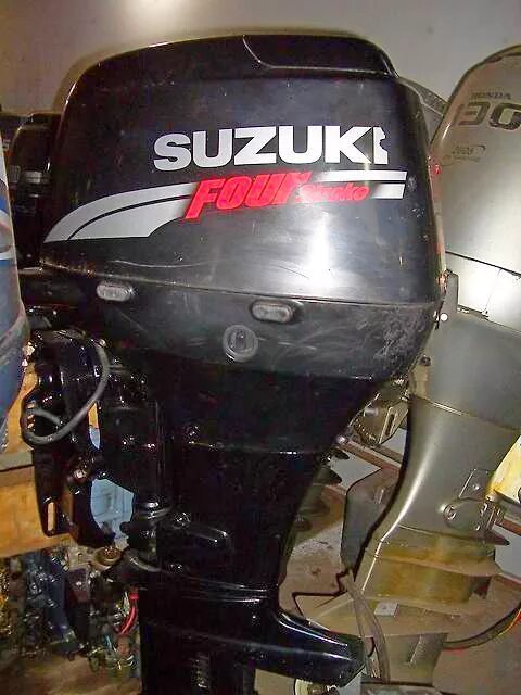 Лодочный мотор suzuki 50. Suzuki 50df 2010г 4-х тактный свеча. Двигатель сузуки иди 50. Лодочный мотор сузуки 50 4 такта. Сузуки 2.
