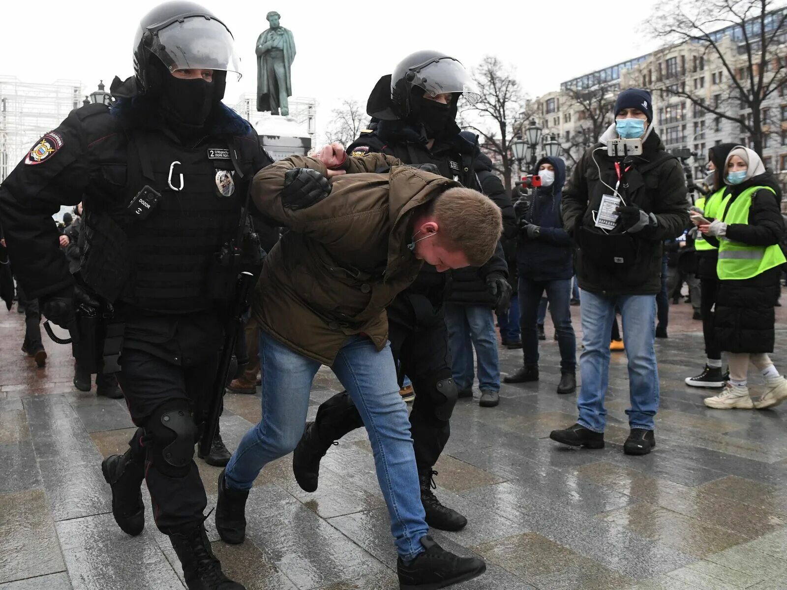 Несанкционированный митинг правонарушение. Задержание на митинге в Москве. Протесты в Москве. Задержания протесты 23 января 2021.