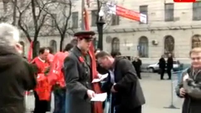 лгбт парад. подготовка к параду на дворцовой. лгбт парад в польше. православие в евросоюзе. кержаков на параде ютьюб.