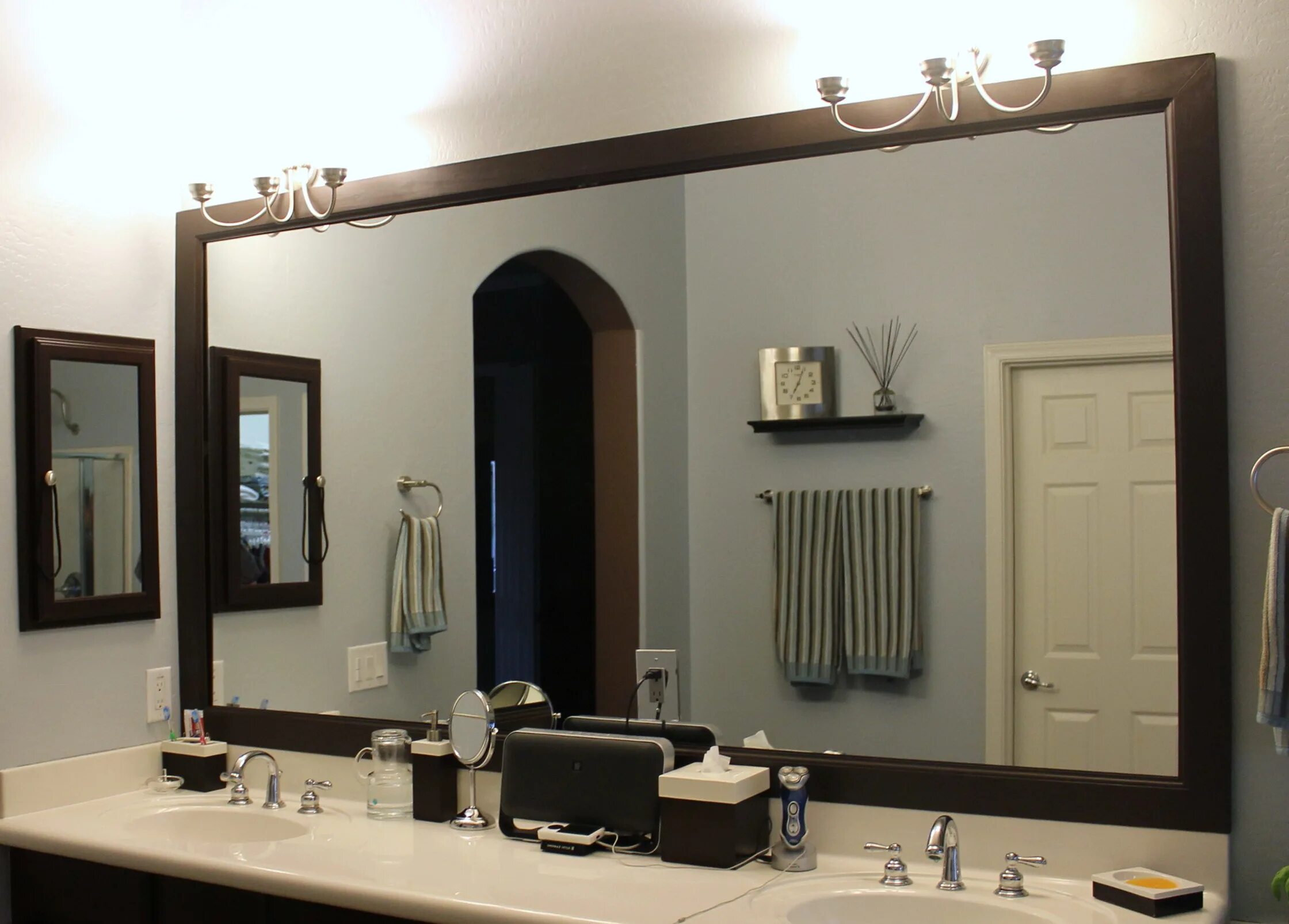 Видеть большое зеркало. Зеркало в ванную. Большое зеркало в ванную комнату. Большое зеркало в ванной комнате. Большие зеркала в ванную комнату.