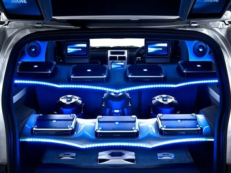Car is a system. Car Audio в Bentley Continental 2008 Speakers. Аудиосистемы в авто. Автомобильная стереосистема. Музыкальная система в машину.