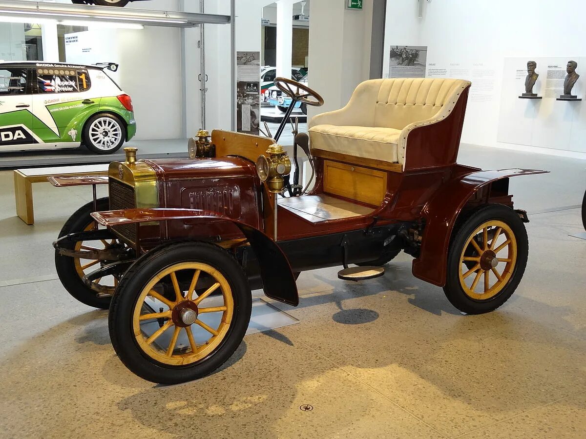 1 автомобиль шкода. Автомобиль Шкода voiturette 1905 года. Автомобиль Laurin and Klement voiturette 1905 года. Skoda Laurin Klement. Laurin & Klement Type a.