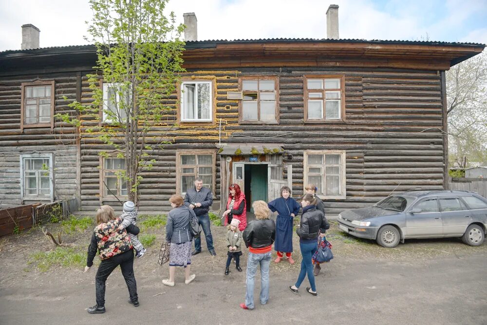 Новая программа расселения аварийного жилья в казани. Переселение из ветхого жилья. Аварийное жилье по Сыктывкару. Вести Приволжье аварийное жилье. Переселение из аварийного жилья фото для презентации.