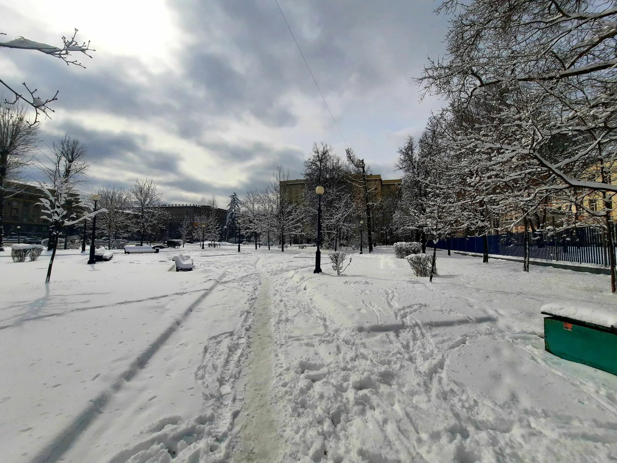 Снег в апреле картинки. Маябрь. Снег в апреле когда был. Апрельский снег дерево в китае. Снег в апреле когда был.