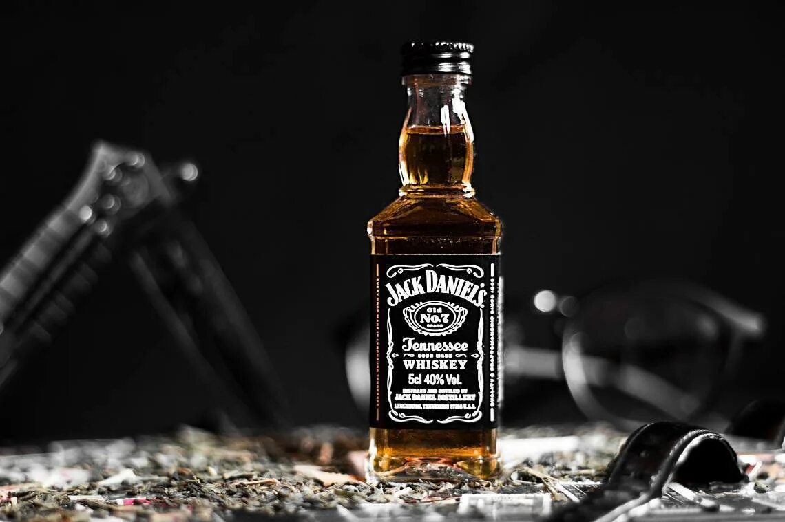 Бутылка виски. Виски Джек Дэниэлс. Джек Дэниэлс Теннесси. Американские виски Джек Дэниэлс. Джек Дэниел'с Теннесси виски.