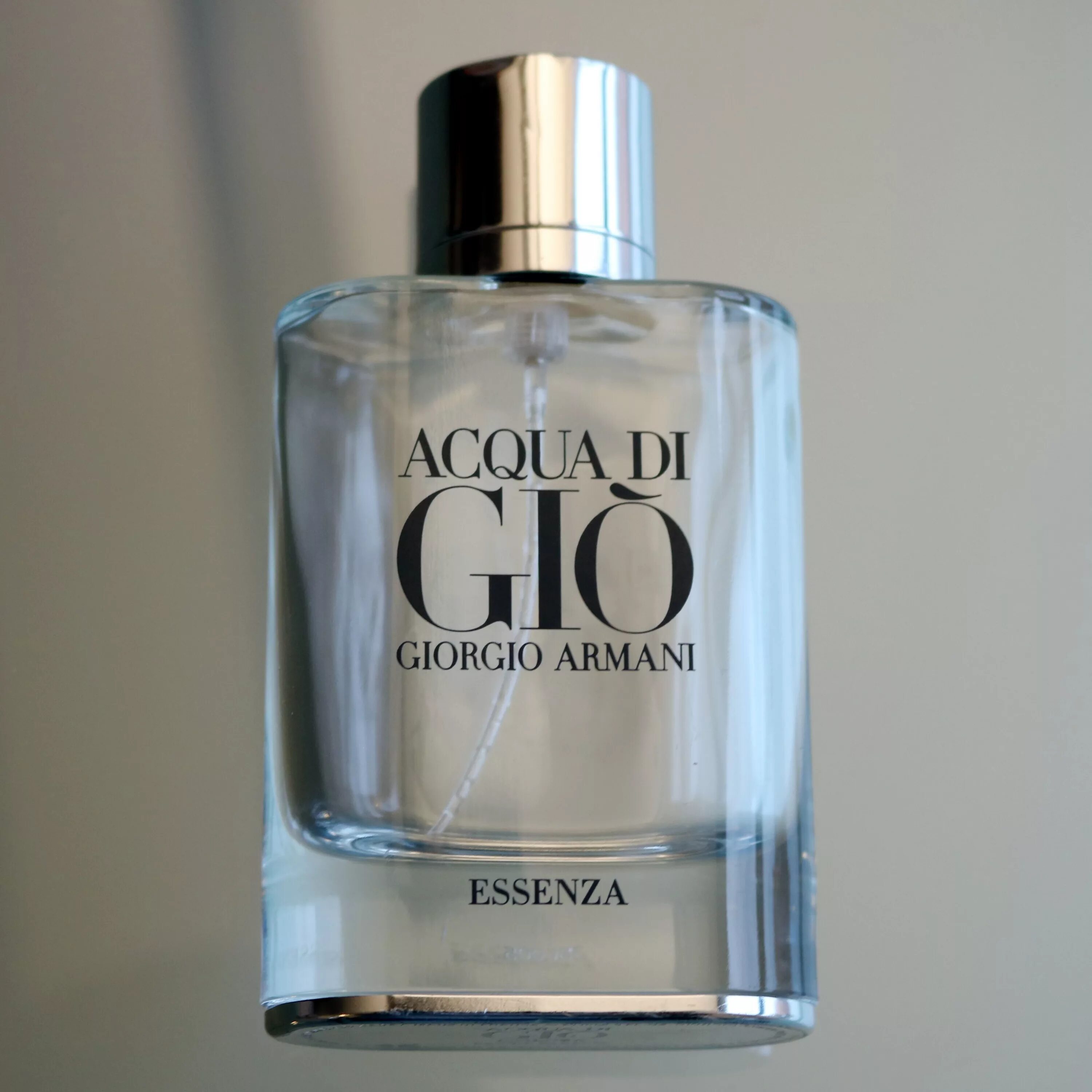 Giorgio armani acqua di gio купить. Armani acqua di gio Essenza (мужские). Armani Aqua de gio man. Armani Aqua de gio мужские. Армани Аква ди Джио Пур хом мужские.