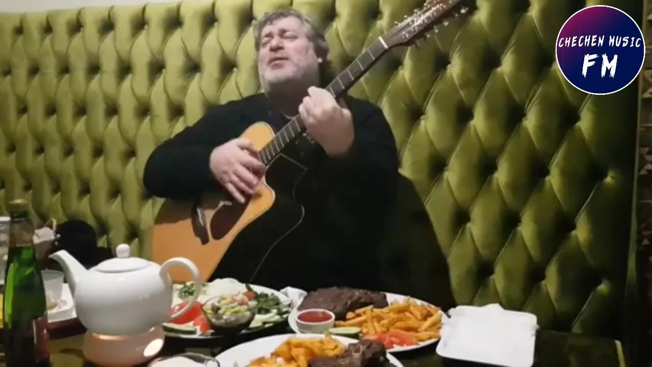 Хусейн чеченские песни. Сом д1а г1ур ву юха воьрзуш расаев текст. Хусейн израпов. Хусейн расаев. Хусейн расаев биография.