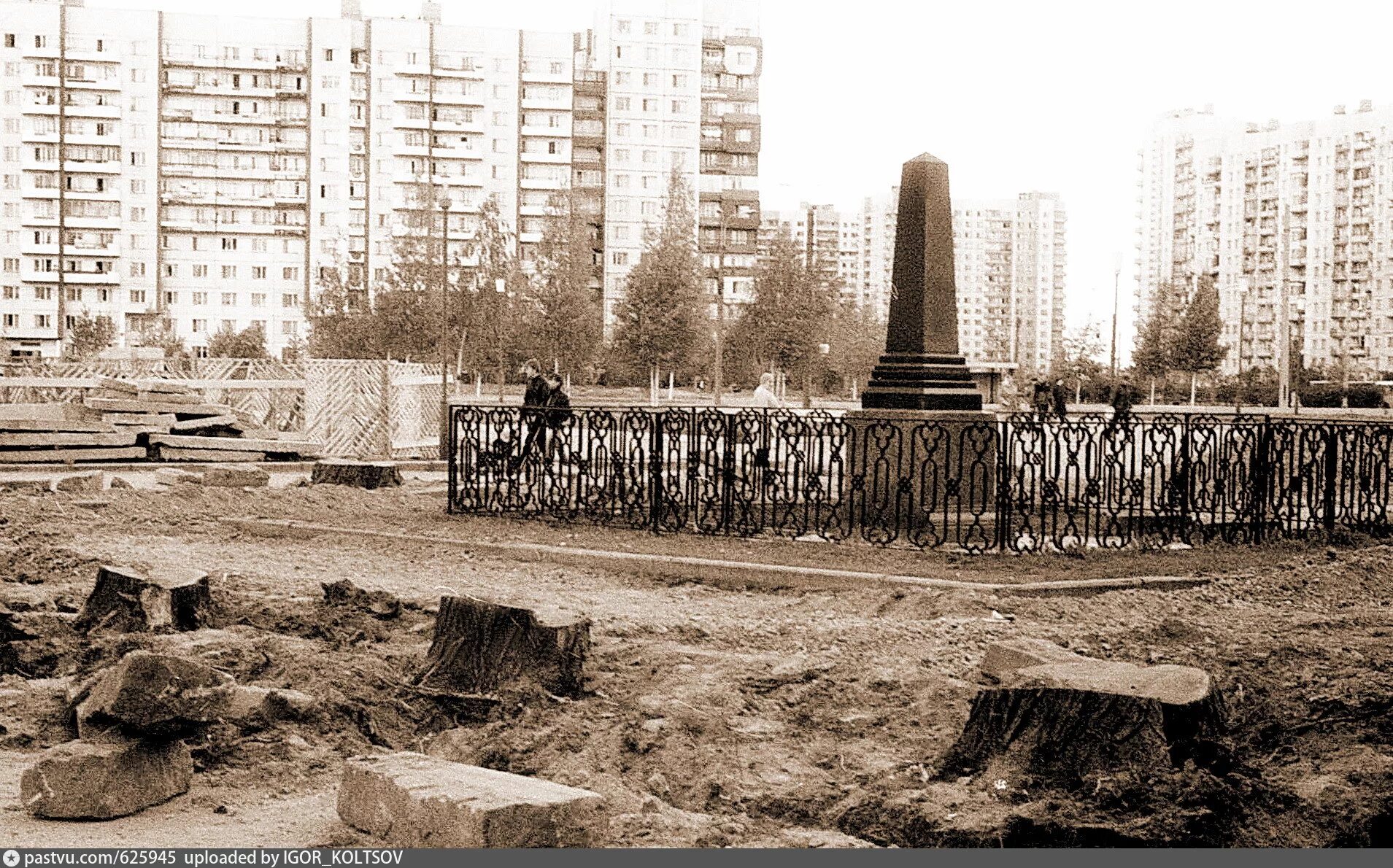 Острове Декабристов в Ленинграде. Парк Декабристов Василеостровского района. Остров Декабристов Санкт-Петербург Васильевский остров. Остров Декабристов голодай.