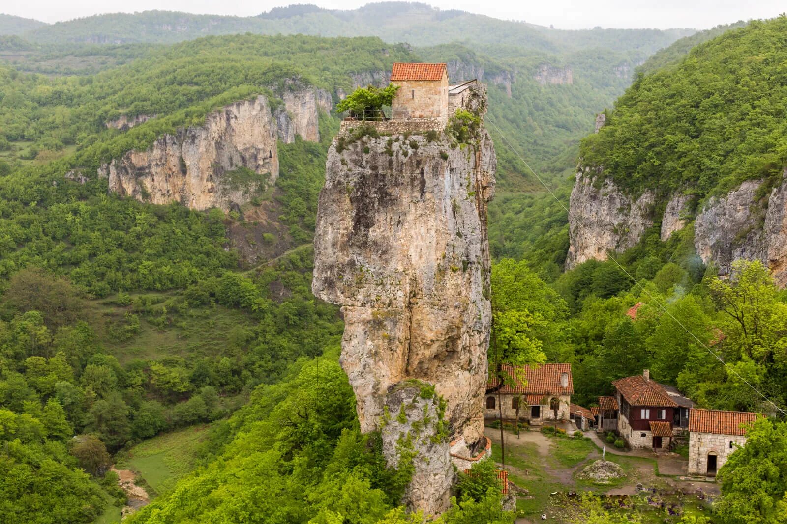 Столп Кацхи Грузия