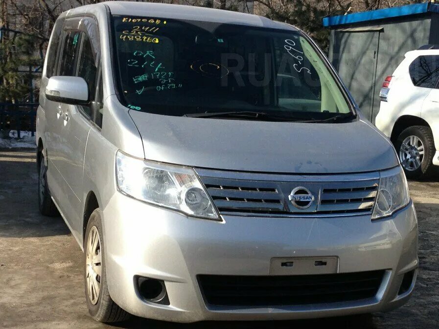 Купить ниссан минивэн. Nissan Serena 3 c 25 2005 2010. Минивэн 2010 года Ниссан. Serena c25 2010. Ниссан минивэн 3 дизель.