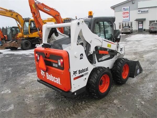 Расход топлива bobcat. Бобкэт s530. Мини-погрузчик Bobcat s530. Мини погрузчик Бобкэт s530. Мини погрузчик Бобкэт 530.