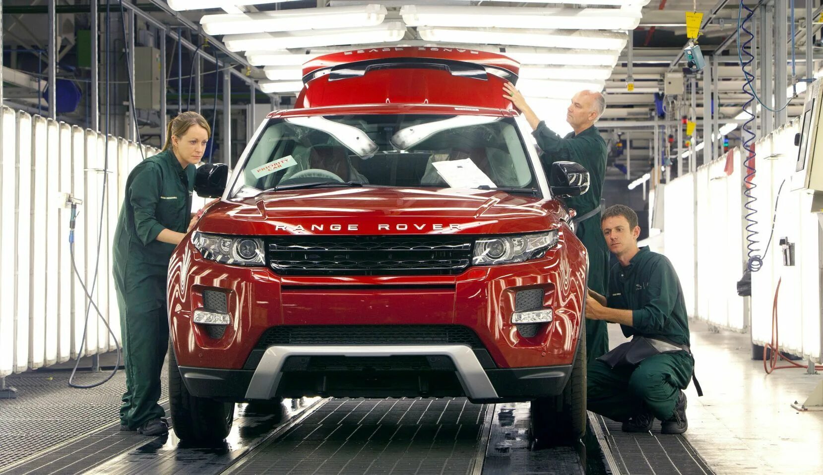 Завод ровер. Завод range rover. land rover jlr. британия ленд ровер завод. land rover factory.