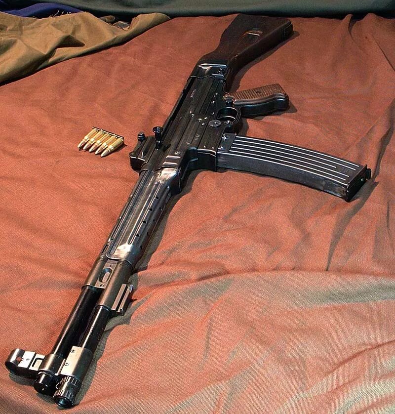 Mkb 42. Автомат mkb.42(h). mkb.42 автомат. stg 44 + mkb 42 h. haenel mkb 42.
