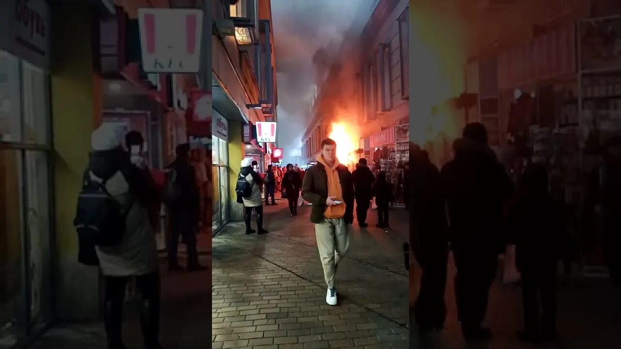 Возле пассажа. Елоховский Пассаж на Бауманской. Пожар в торговом центре «Пассаж». Пожар на Баумана. Пожар ТЦ Елоховский Пассаж.