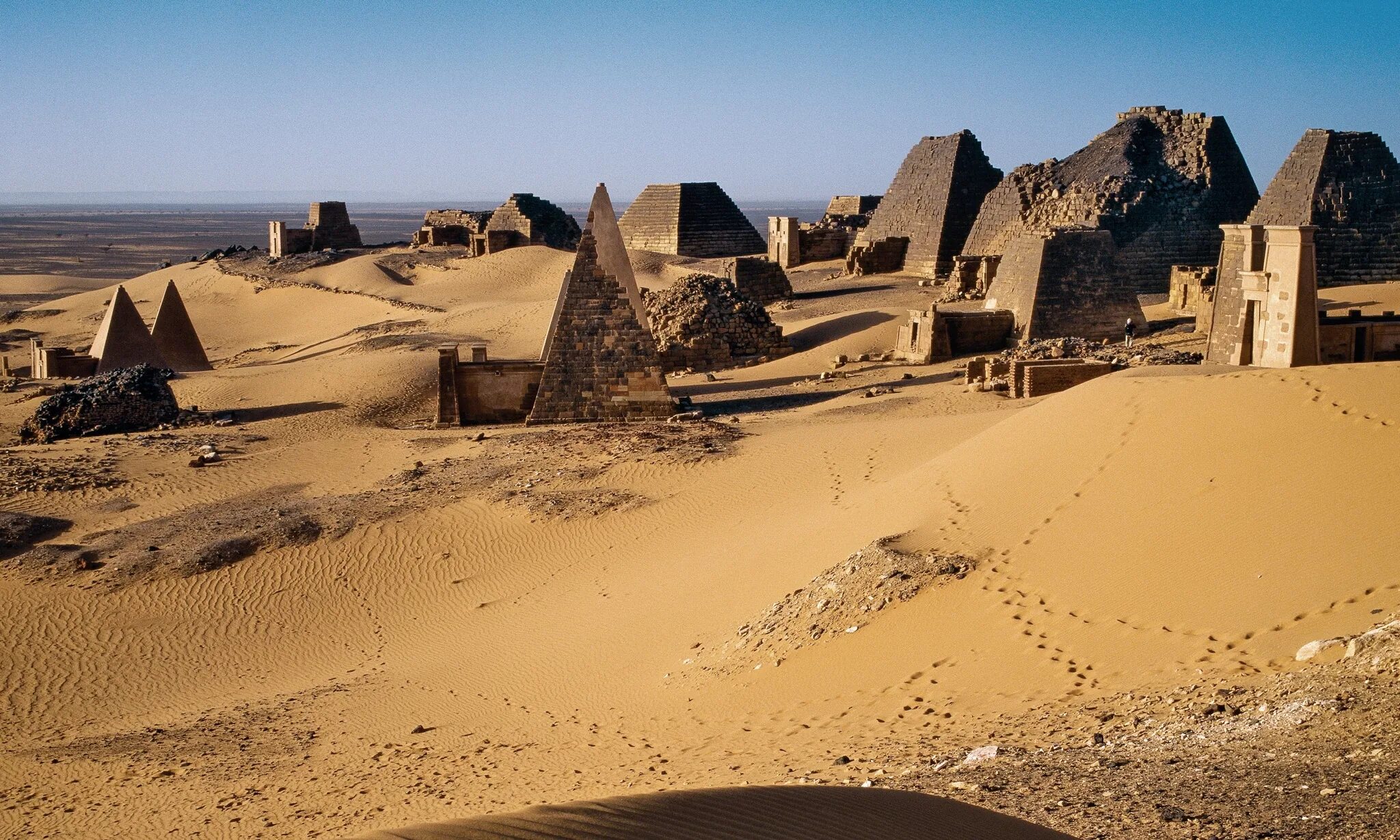 Южный судан природа. Судан природа пустыни. Нубийские пирамиды в судане. Пустыни древнего египта 5. Рельеф судана.