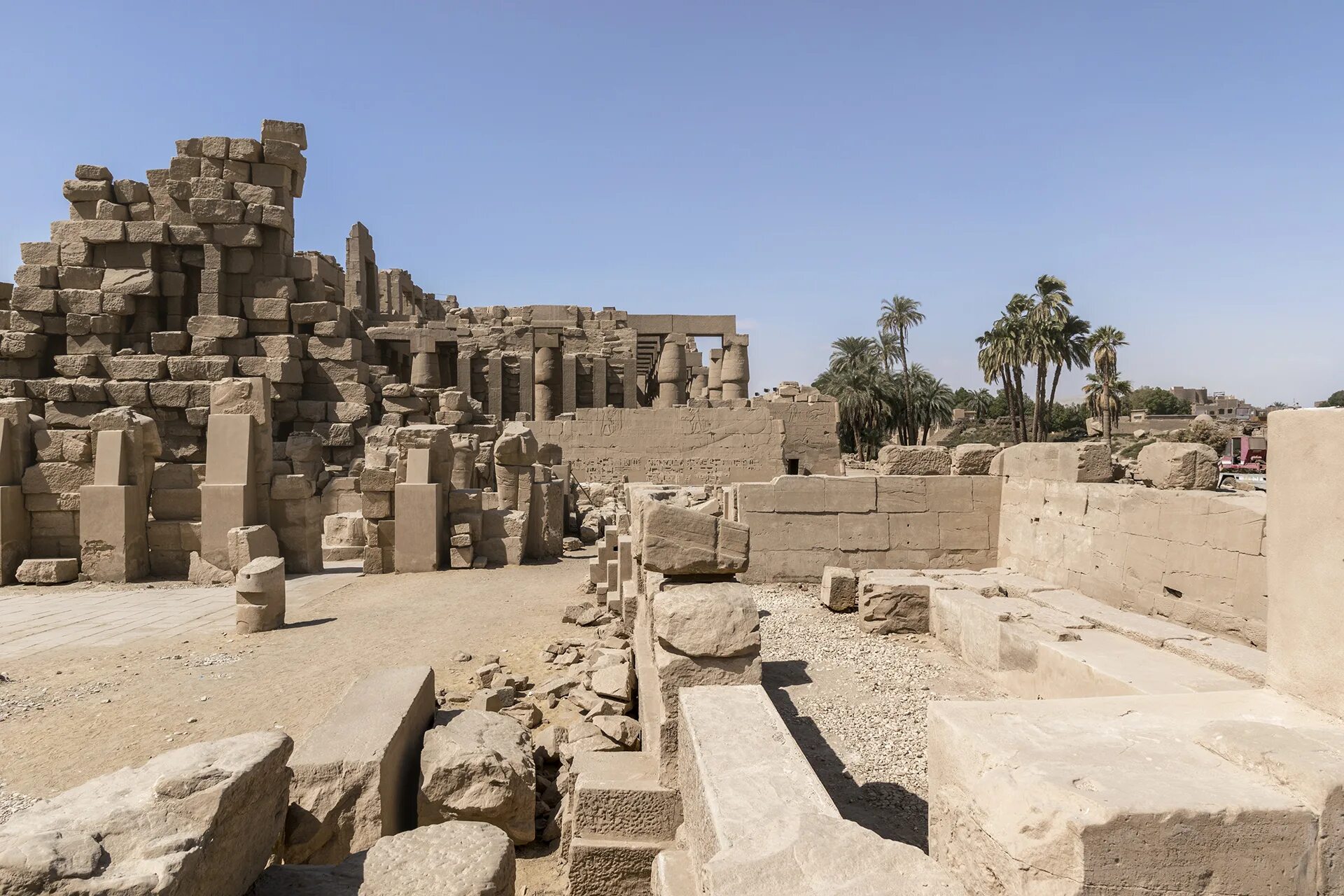 Фивы столица древнего египта. Город фивы в египте. Мемфис луксор и фивы. Луксорский храм луксор. Фивы столица древнего египта.