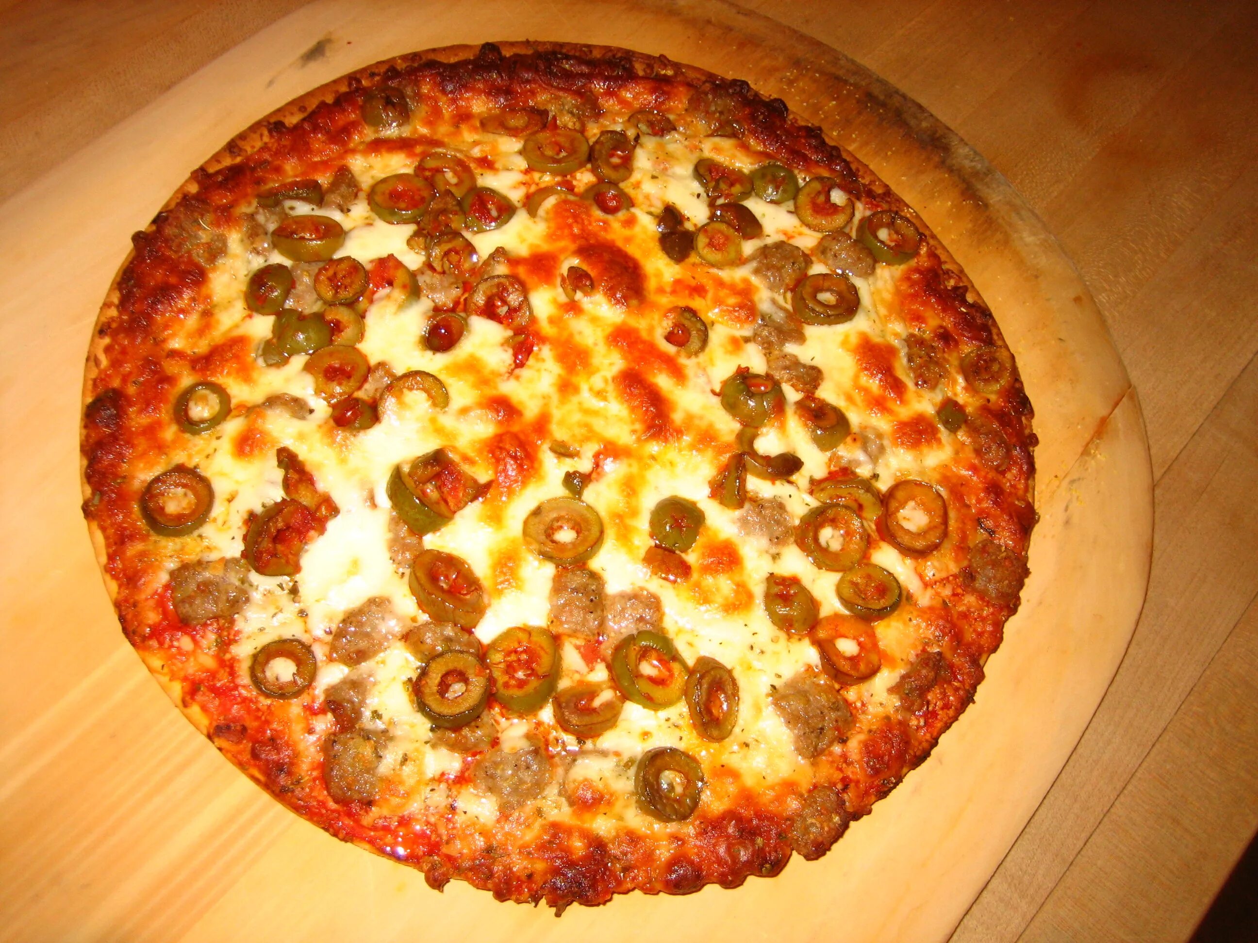 Домашняя пицца без колбасы. Пицца без колбасы. Пицца с колбасой. Пицца джипег. Pizza сосиска.