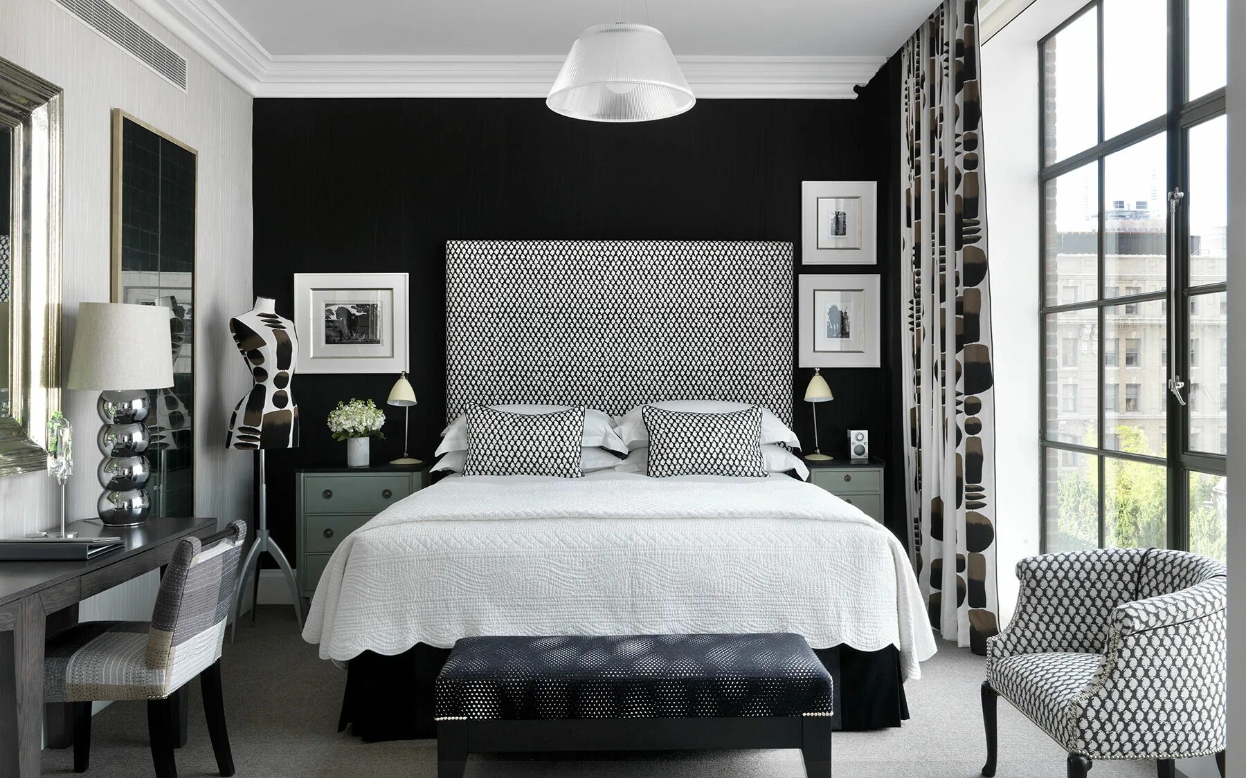 Комната с серой мебелью. Черно белый интерьер. Черно белая спальня. Черно белый стиль в интерьере. Спальня в черно белом стиле.