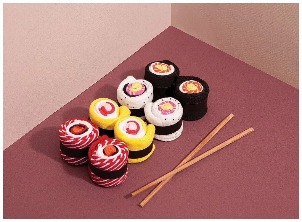 подарки на 23 февраля мужчинам. оригинальный подарок из носков. подарок из носков мужчине. букет из носков. подарок на 23 февраля носки.