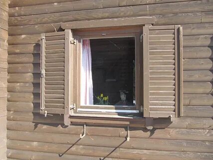 Ставни на окна деревянного дома