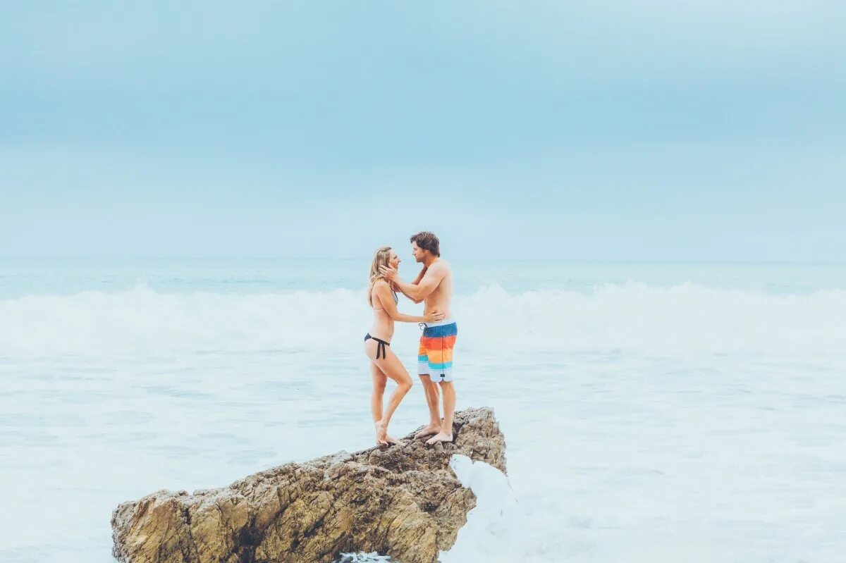 Солнце море и любовь сюжет. Пляж любовь. страсть на пляже. love story на море.