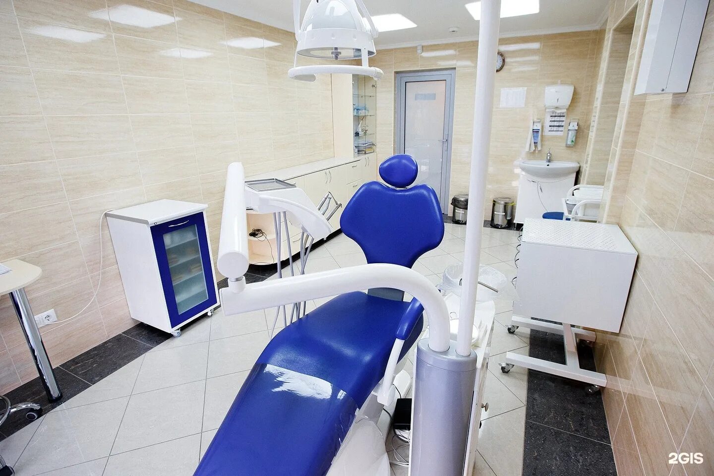 Клиника ультра дент тюмень. Ультра-дент ул челюскинцев 29. Стоматология 3 тюмень. Ультра-дент ул челюскинцев 29. Муминов мирзо константинович.