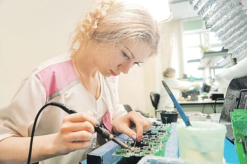 Монтажник рэа печатных плат. Работа вакансии монтажник рэа. Профессия монтажница радиоаппаратуры. Работа вакансии монтажник рэа. Работа вакансии монтажник рэа.
