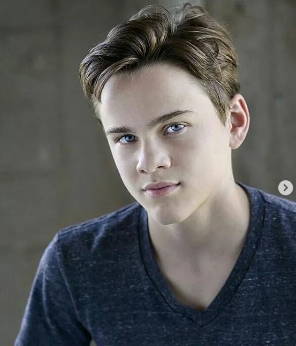 Алекс нюстадтер актёр. Алекс нюстадтер фото. Алекс нюстадтер аксель. Алекс нюстадтер колония. Алекс нюстадтер фотосессия.