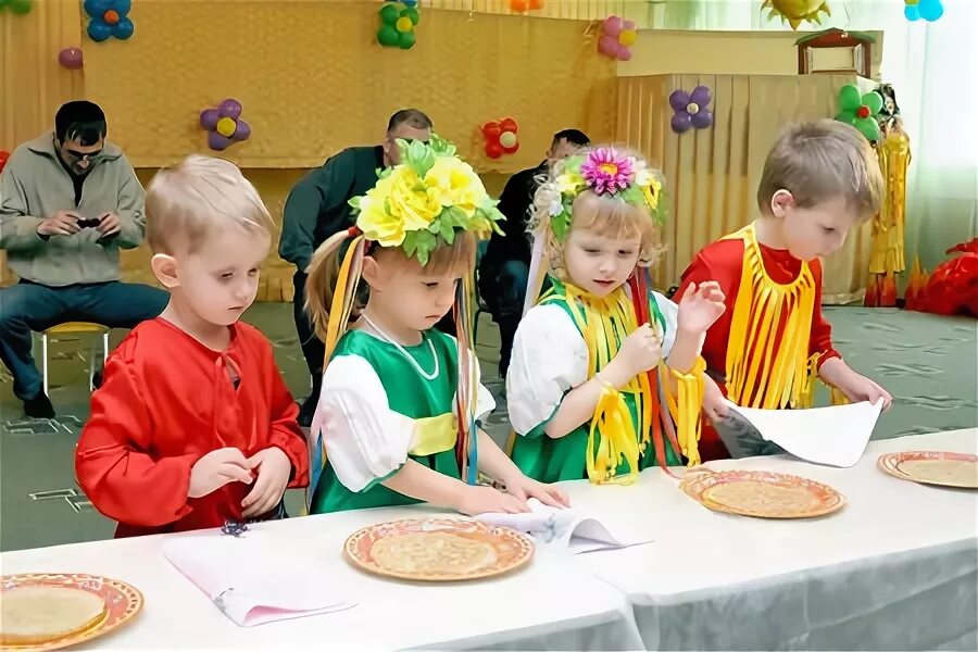 Наряд на Масленицу в садик. Дети в садике на Масленицу. Нарядить мальчика на Масленицу в садик. Наряд на Масленицу для детей в садик.