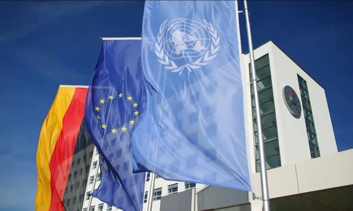 Отношения с оон. Объединенная Германия ООН. Университет организации Объединенных наций. Флаг Германии и ООН. ФРГ И ООН.