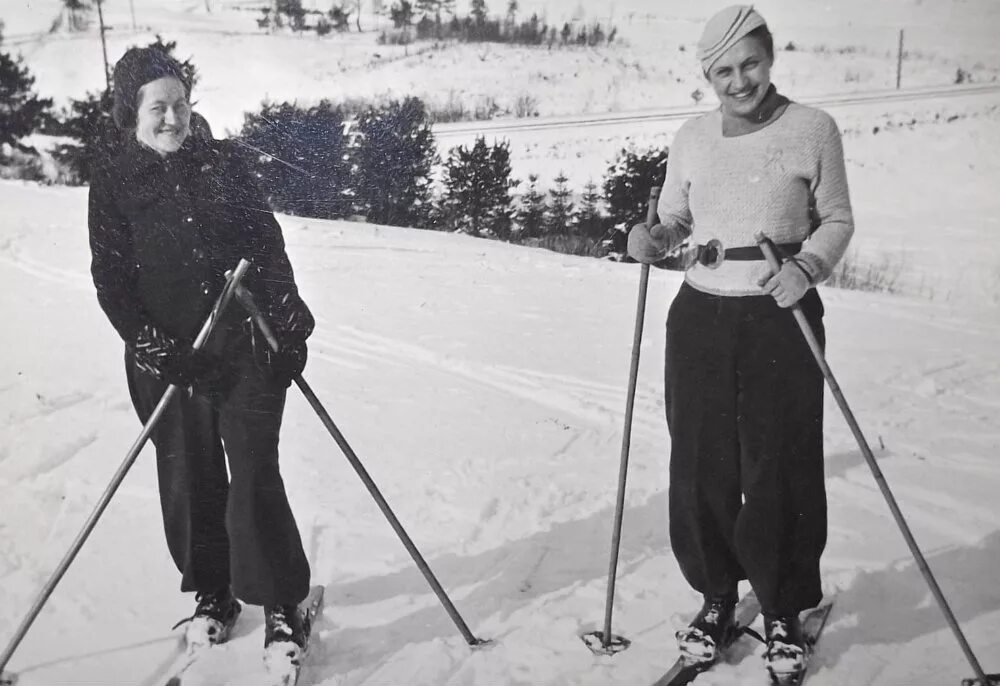 Лыжи 30х годов. Фотографии людей 20 30-х годов. Фото человека 30 лет. Фото людей в 30 годы 20 века. Люди 30 годов 20 века