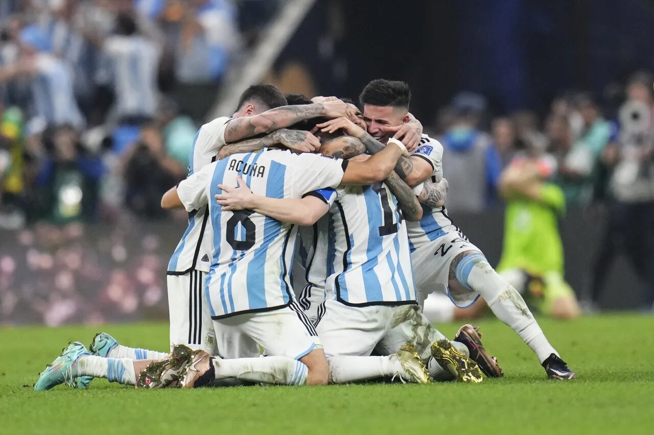 Футбол 1 3 финала. Сборная Аргентины финал 2022. Аргентина чемпион 2022. Аргентина Франция 2022 пенальти.