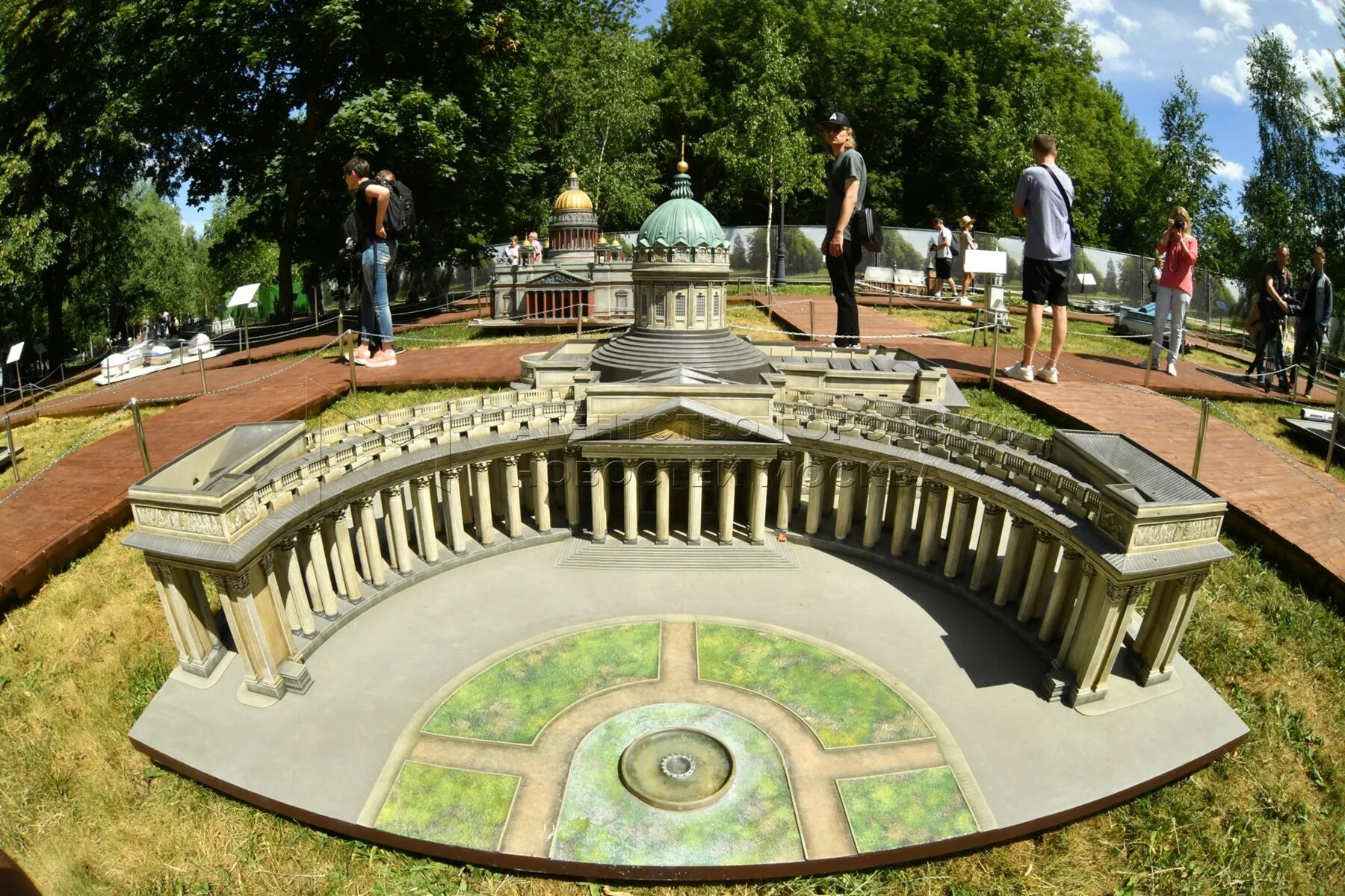 Музей царицыно выставки. Царицыно Россия в миниатюре. Миниатюра в Царицыно. Царицыно музей-заповедник сувениры. Царицыно выставки фото.