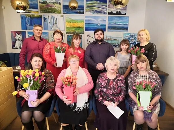 Вакансии занятость старая русса. Кадровый центр занятости. Центр занятости старый оскол вакансии. Центр занятости старый оскол. Сотрудницы пенсионного фонда.