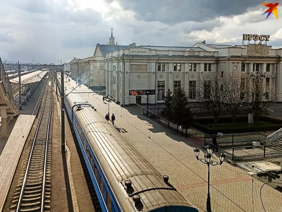 Станция брест. Брест ЖД вокзал. Железнодорожный вокзал Брест. Вокзал Брест-Центральный. ЖД вокзал Брест Центральный.