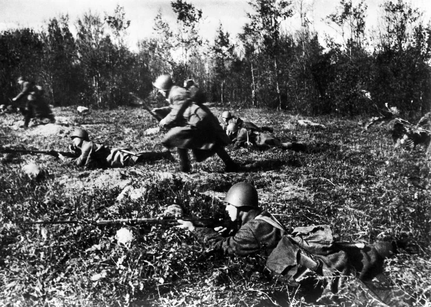 Атака бойцов в годы ВОВ 1941-1945. Бои в Великую отечественную войну 1941.